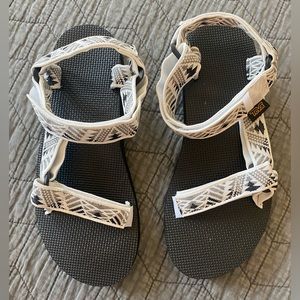 TEVA Women’s Original Universal - Grey Pattern - Size 8 - Brand New!